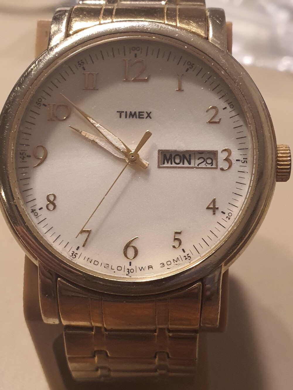 10/$20 Timex Indiglo Goltone/White Easy Reader  Men's Watch w/Day-Date